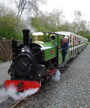 Steam loco Mad Bess with a train